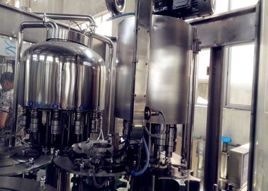 220v / 380v Auto Carbonated Drink Filling Machine SUS304 For Plastic Bottle